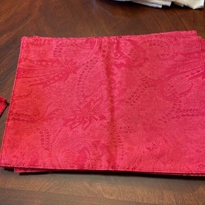 8 red place mats and 6 napkins, Threshold